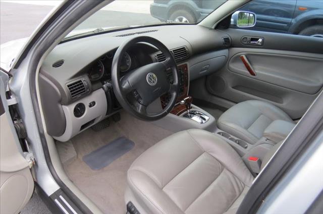 Volkswagen Passat 2003 photo 1