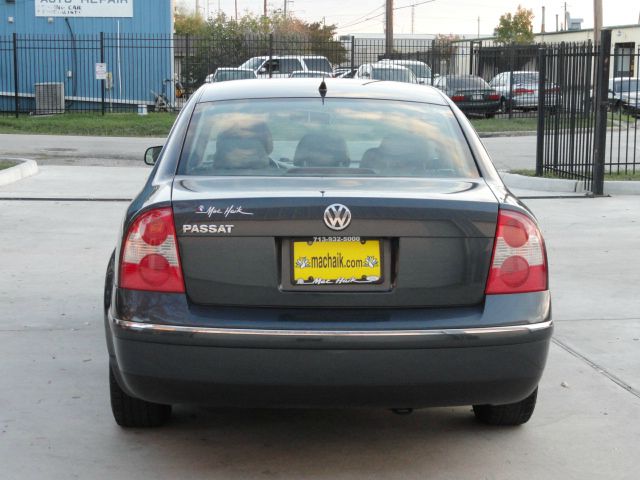 Volkswagen Passat 2003 photo 1