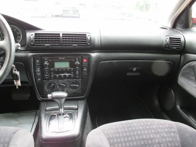 Volkswagen Passat 2003 photo 32