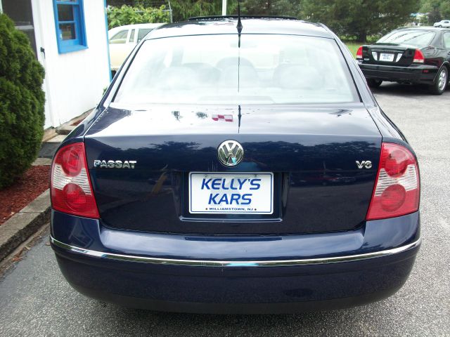 Volkswagen Passat 2003 photo 1