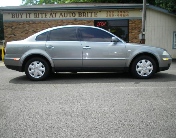 Volkswagen Passat 2003 photo 2