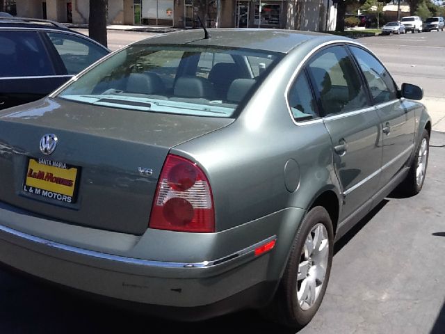 Volkswagen Passat 2003 photo 1