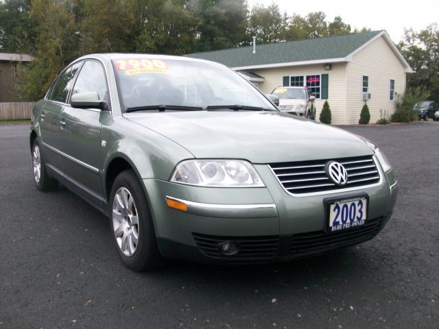 Volkswagen Passat FWD 4dr Sport Sedan