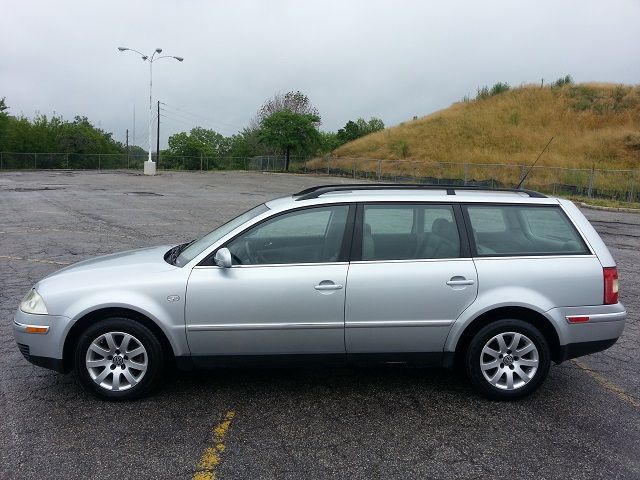 Volkswagen Passat 2003 photo 1