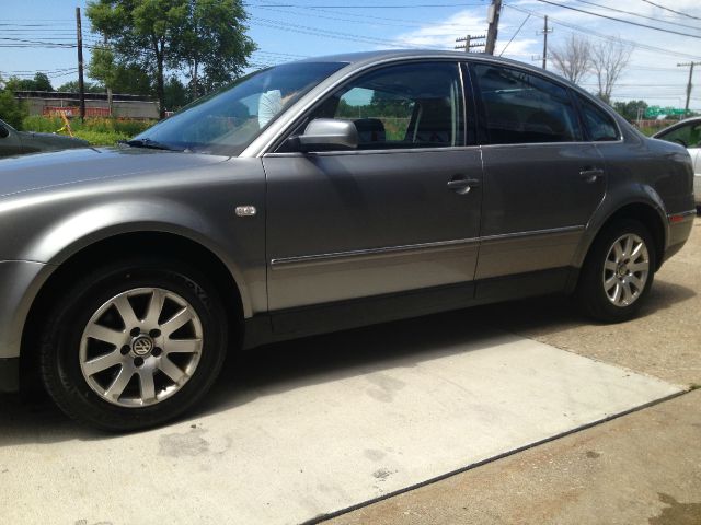 Volkswagen Passat 2003 photo 1