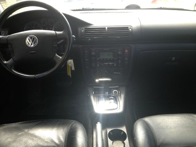 Volkswagen Passat 2003 photo 2