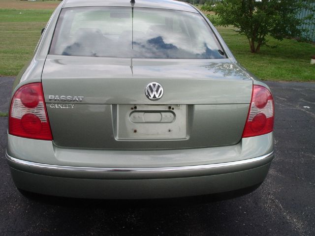 Volkswagen Passat 2003 photo 1