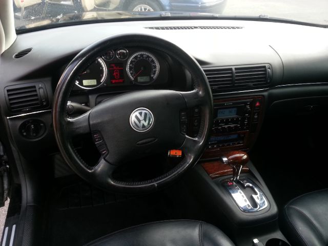 Volkswagen Passat 2003 photo 1