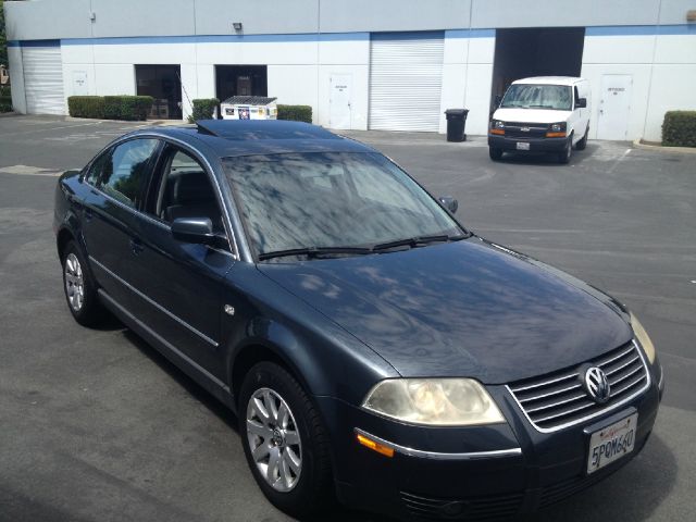 Volkswagen Passat FWD 4dr Sport Sedan