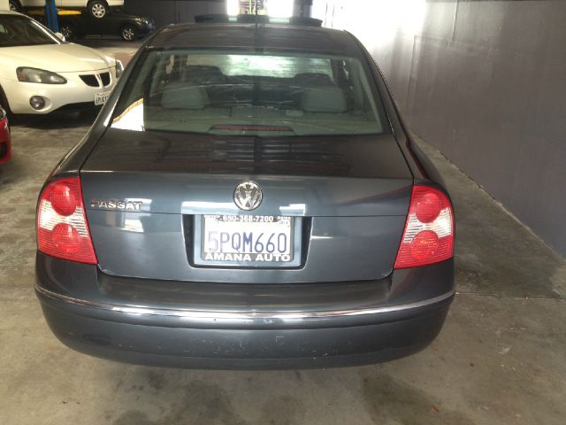 Volkswagen Passat 2003 photo 1