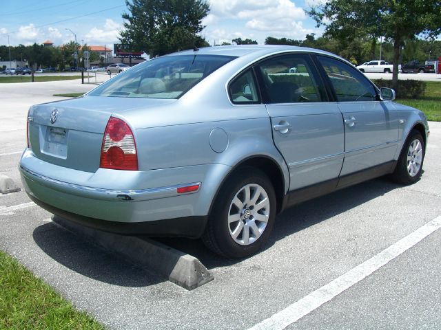 Volkswagen Passat 2003 photo 2