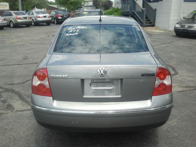 Volkswagen Passat 2003 photo 1