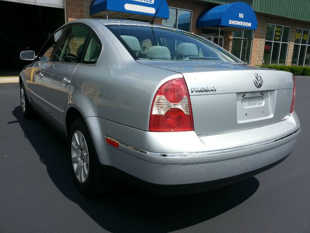 Volkswagen Passat 2003 photo 2