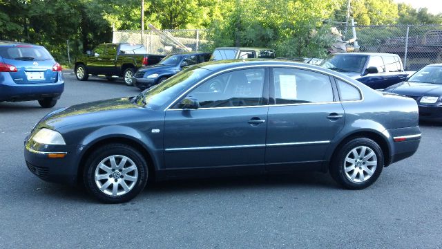 Volkswagen Passat FWD 4dr Sport Sedan