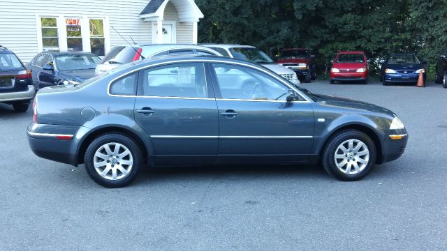 Volkswagen Passat 2003 photo 1