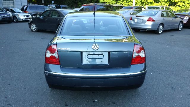 Volkswagen Passat 2003 photo 2