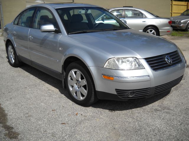 Volkswagen Passat 2003 photo 1