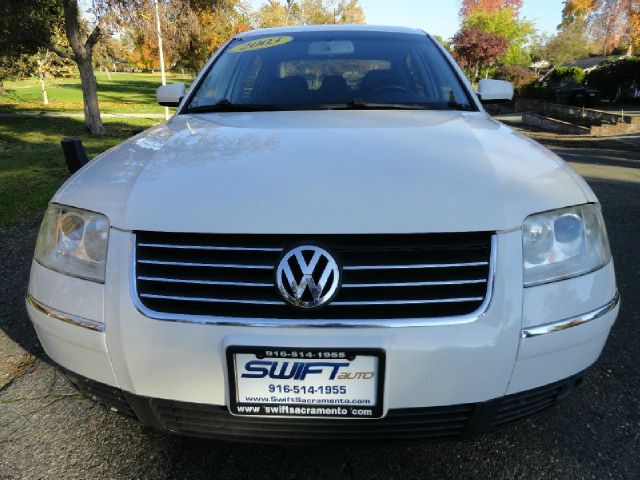 Volkswagen Passat 2003 photo 1