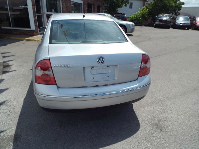 Volkswagen Passat 2004 photo 2