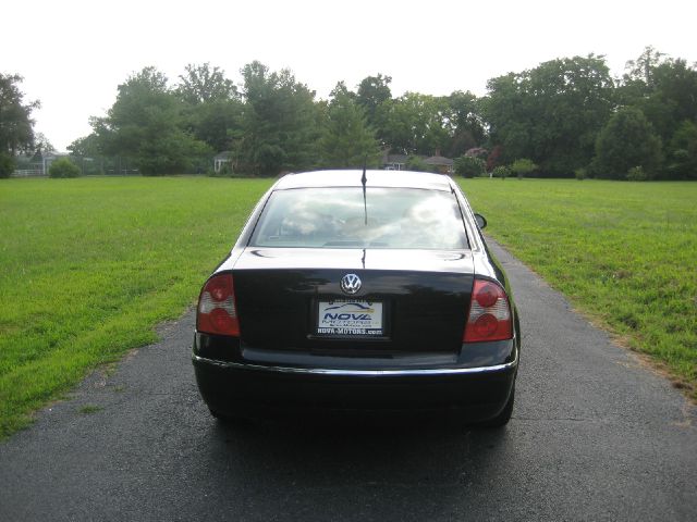 Volkswagen Passat 2004 photo 1