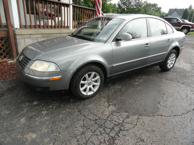 Volkswagen Passat FWD 4dr Sport Sedan