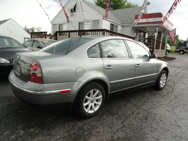 Volkswagen Passat 2004 photo 2