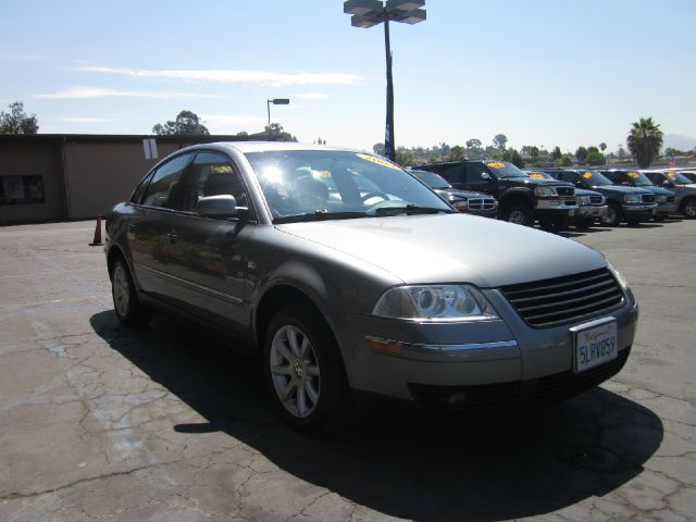 Volkswagen Passat 2004 photo 1