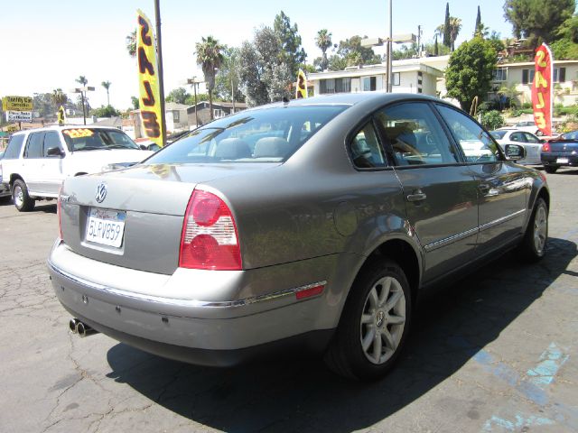 Volkswagen Passat 2004 photo 2