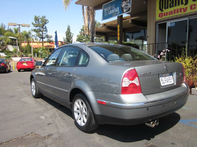 Volkswagen Passat 2004 photo 4