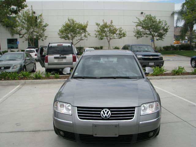 Volkswagen Passat FWD 4dr Sport Sedan