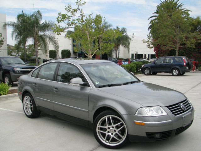 Volkswagen Passat 2004 photo 1