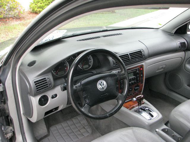 Volkswagen Passat 2004 photo 2