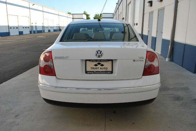 Volkswagen Passat 2004 photo 24