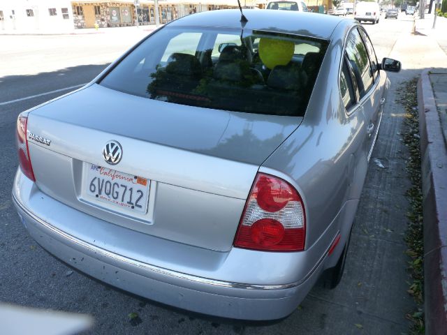 Volkswagen Passat 2004 photo 16