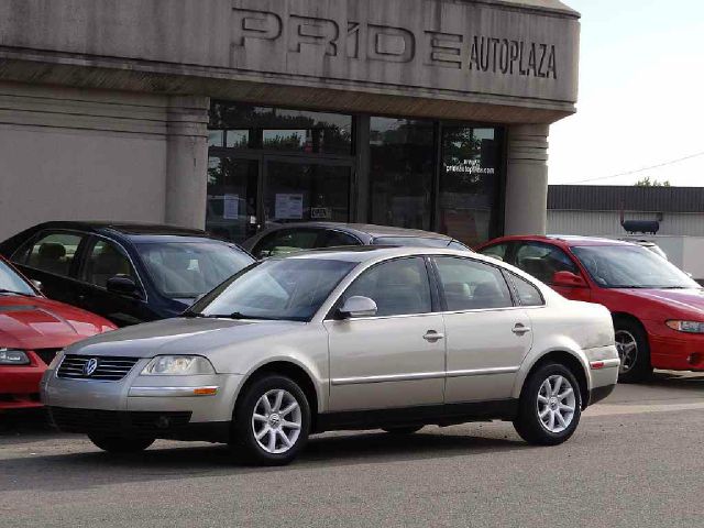 Volkswagen Passat FWD 4dr Sport Sedan