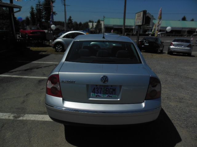 Volkswagen Passat 2004 photo 1