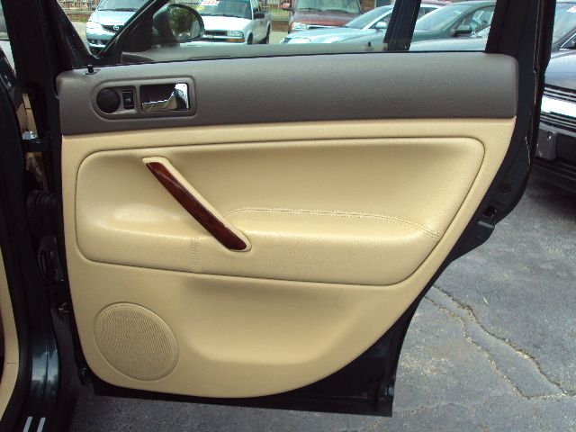 Volkswagen Passat LS W/leather Seats Sedan