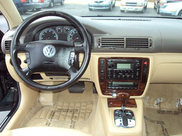 Volkswagen Passat 2004 photo 13