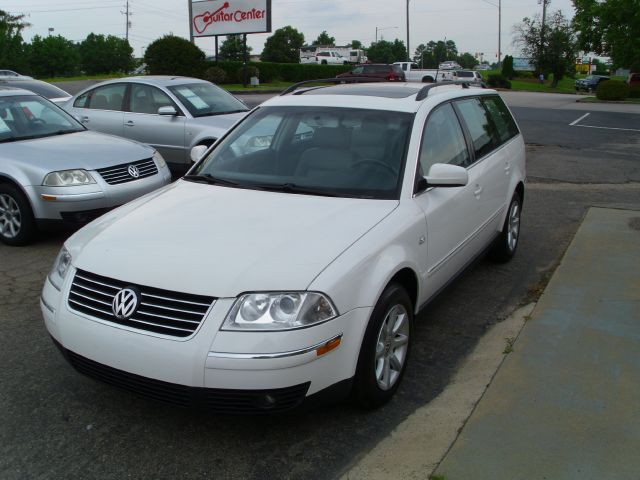 Volkswagen Passat FWD 4dr Sport Wagon