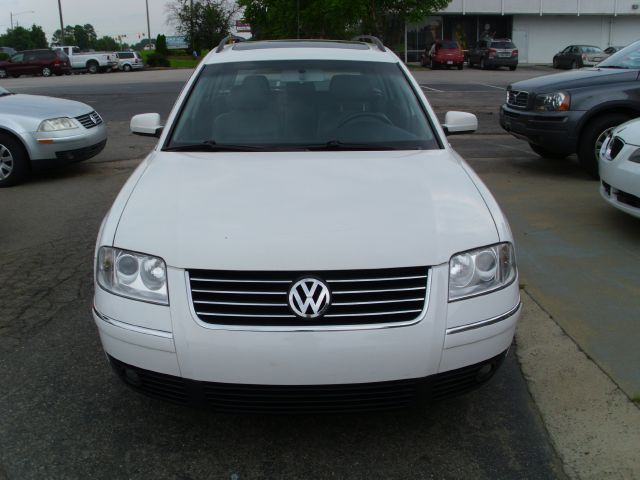 Volkswagen Passat 2004 photo 1