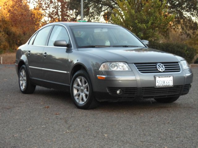 Volkswagen Passat FWD 4dr Sport Sedan