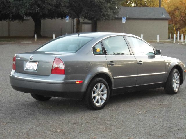 Volkswagen Passat 2004 photo 3