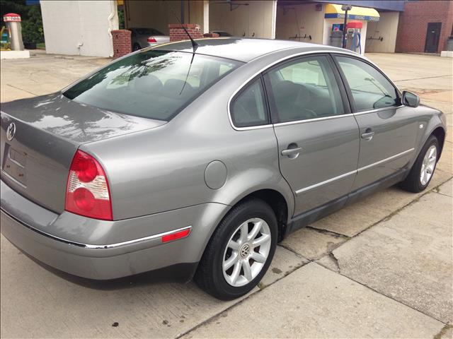 Volkswagen Passat 2004 photo 1