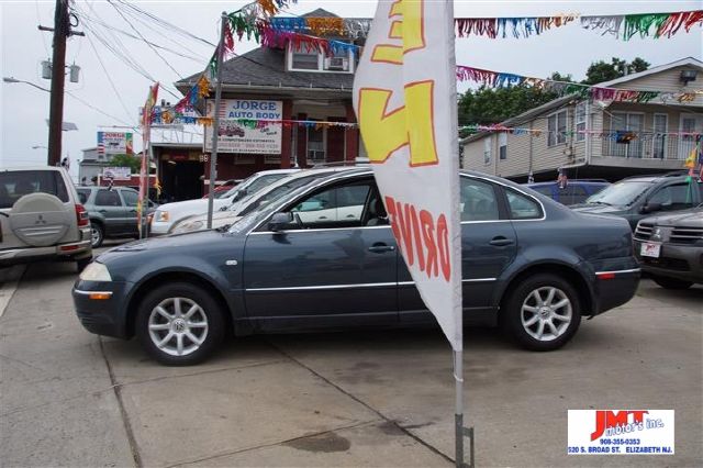 Volkswagen Passat FWD 4dr Sport Sedan