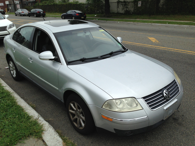 Volkswagen Passat 2004 photo 1