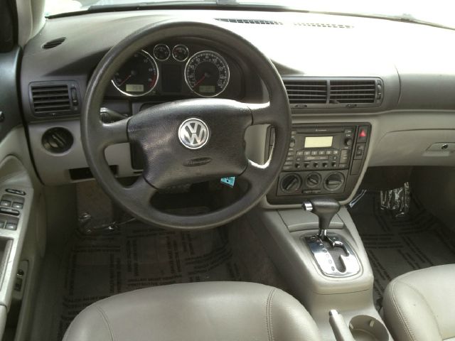 Volkswagen Passat 2004 photo 2