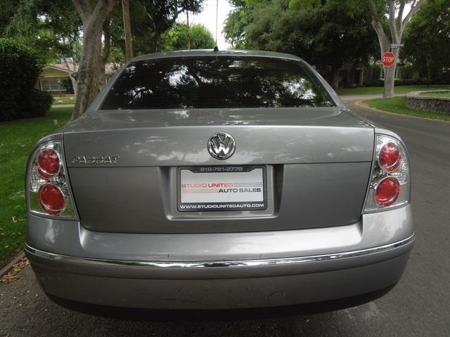 Volkswagen Passat 2004 photo 2