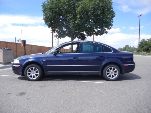 Volkswagen Passat FWD 4dr Sport Sedan