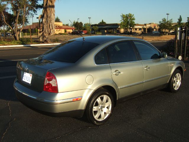 Volkswagen Passat 2004 photo 11