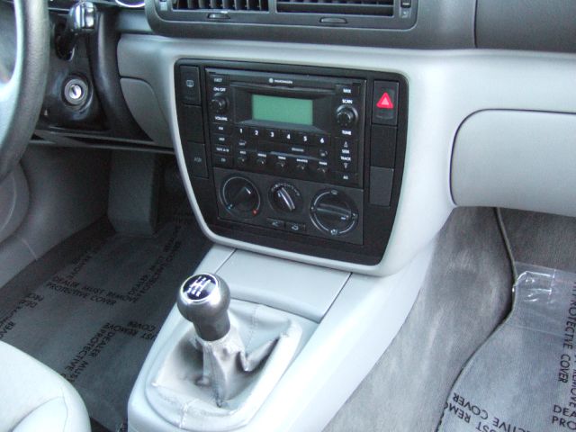 Volkswagen Passat 2004 photo 12